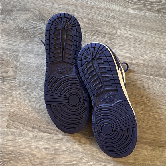 Air Jordan 1 Low Kids Purple & White Sneakers – Size 6Y - Picture 5 of 5